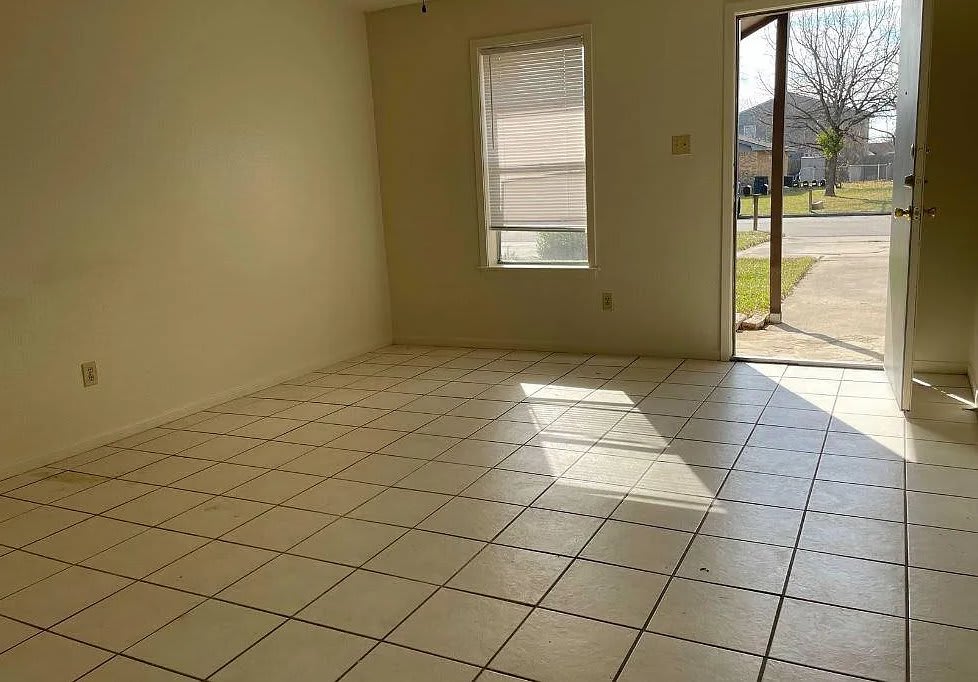 1431 Hillside Dr – photo 1