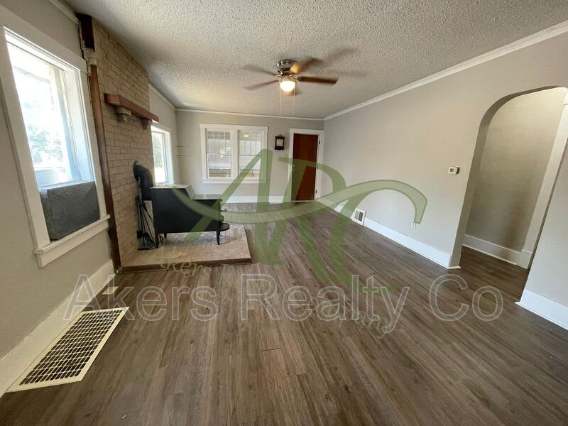 524 Belmont Ave – photo 5