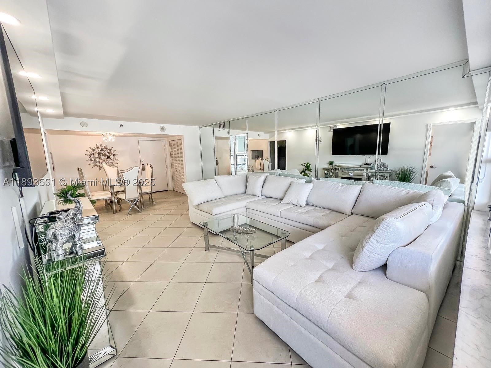 5225 Collins Ave – photo 4