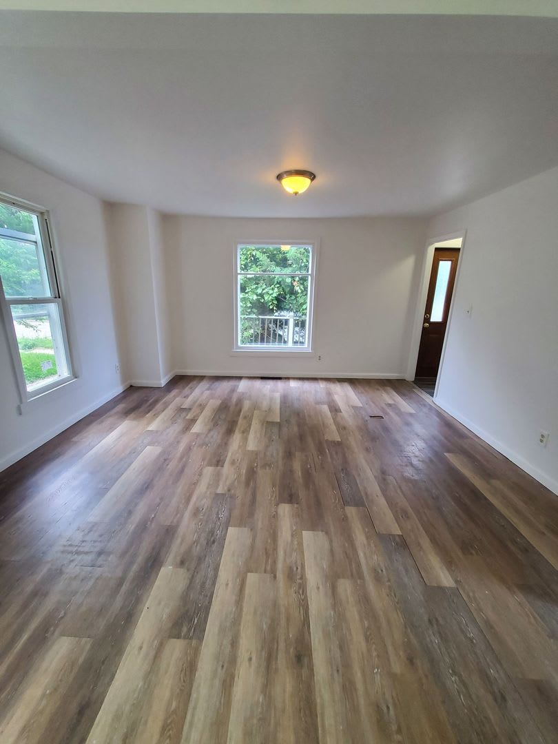 3 Bedroom Single Family – photo 2
