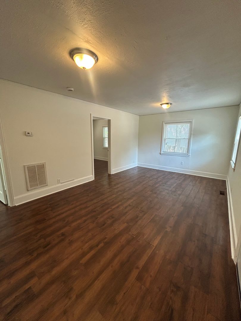 Charming 2 Bedroom Home Minutes from Downtown Greenville – photo 2