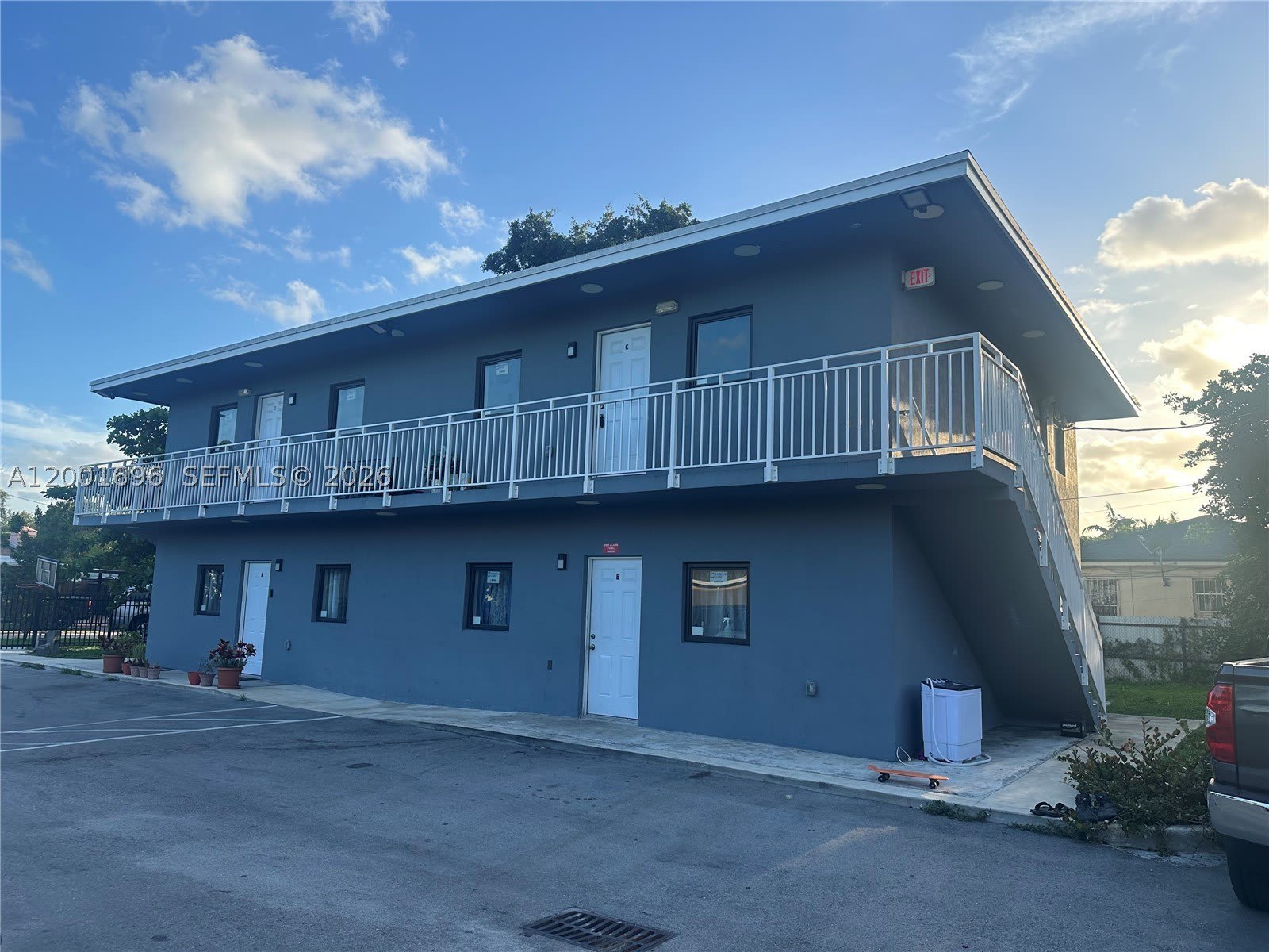 587 NW 100th St – photo 2