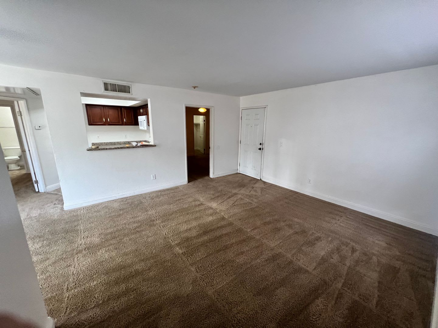 Lower level 2 bedroom close to pool. – photo 4