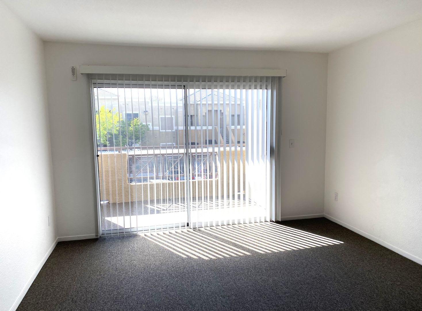 1 Bedroom 1 1/2 Bath. 2nd floor of a well-kept, peaceful, quiet community – photo 3