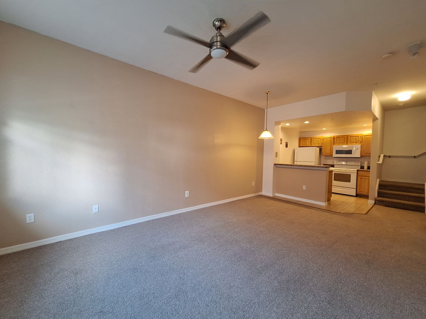 Charming 3 Bed, 2 Bath Townhome in Gated Venetian Bay – Prime Kissimmee Location! GREAT AMENITIES!!! – photo 3