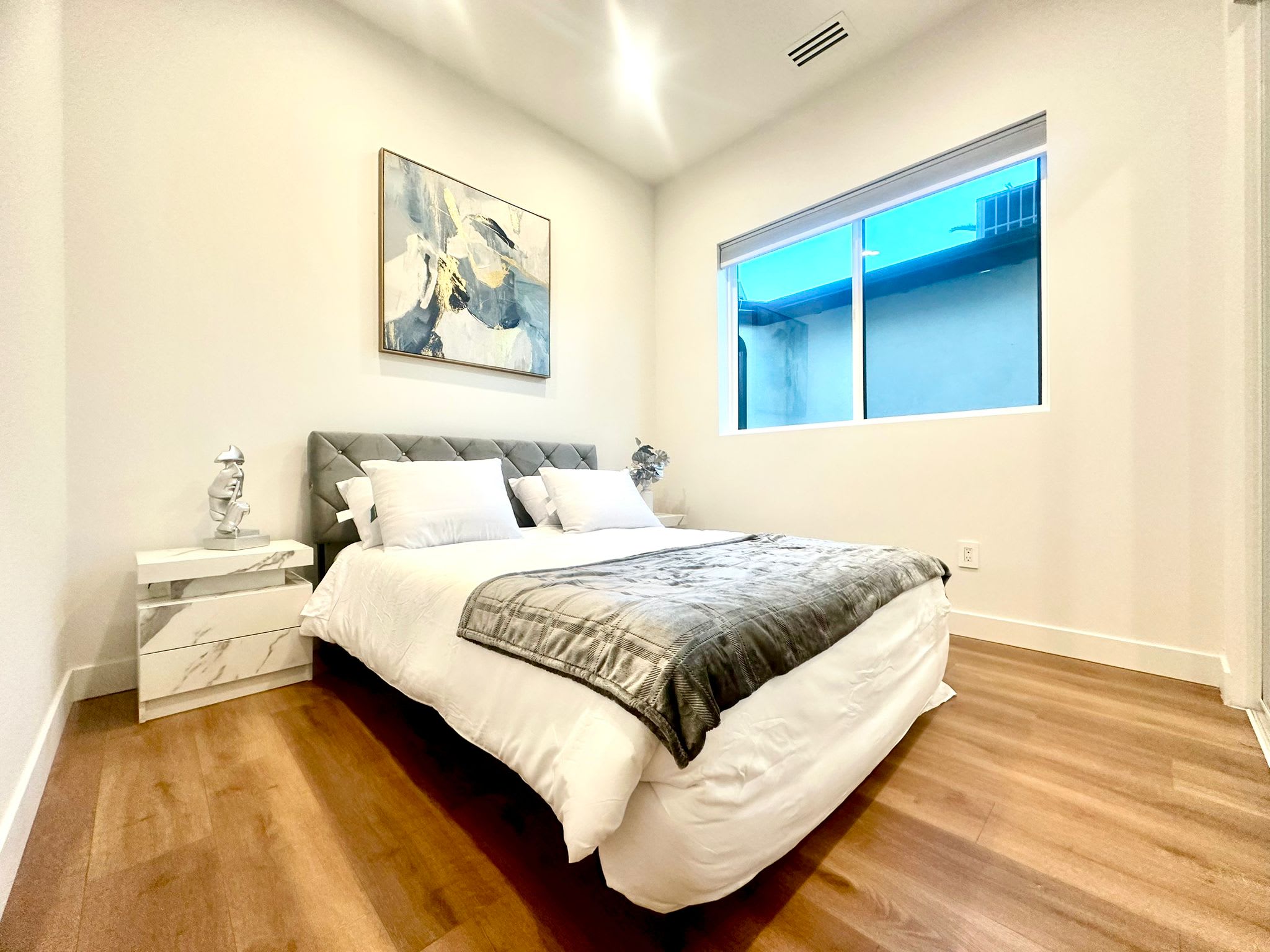 22951 Valerio St – photo 3