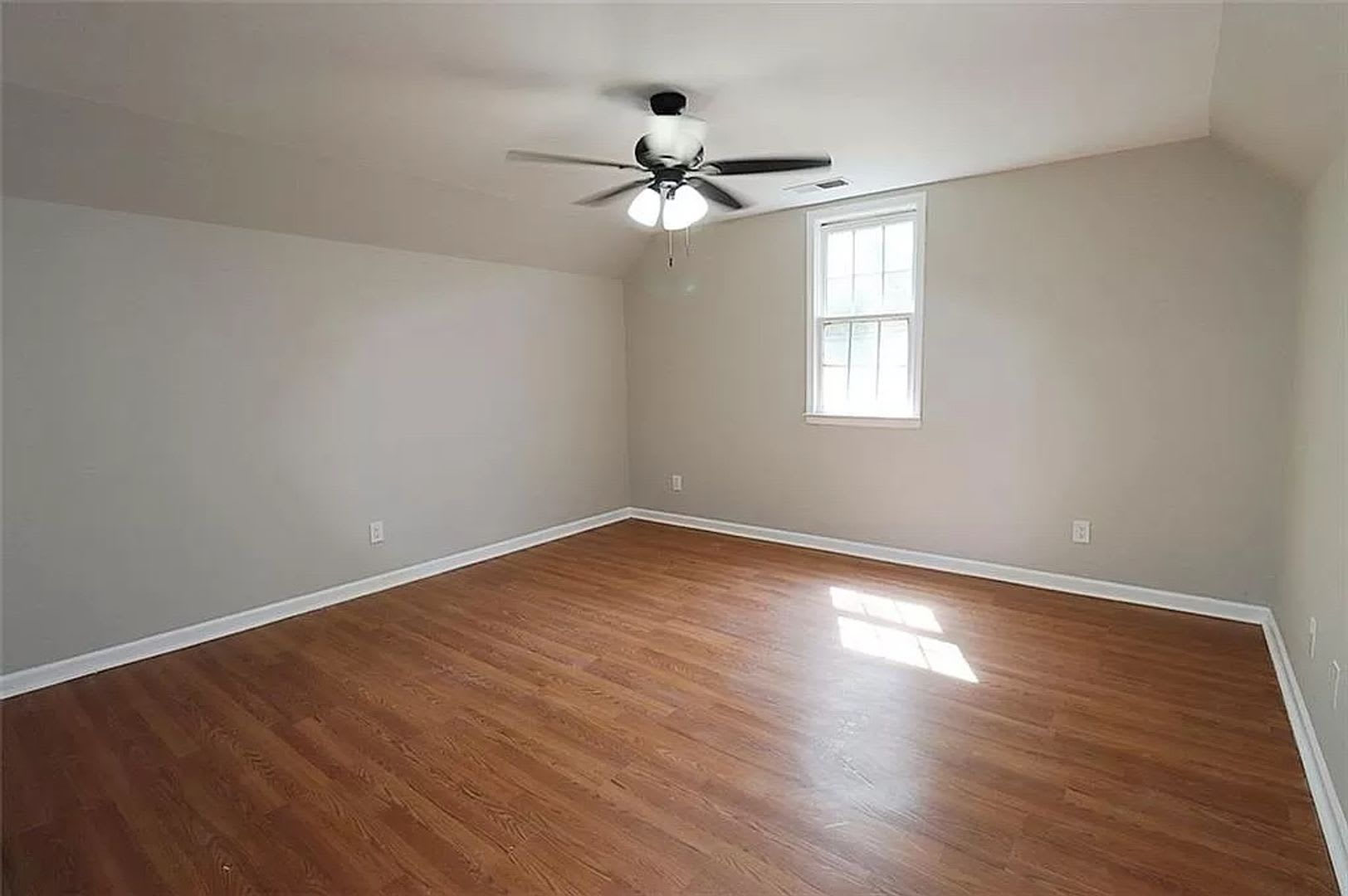 Room In 4 Bedroom Home At Polar Rock Rd Sw – photo 5