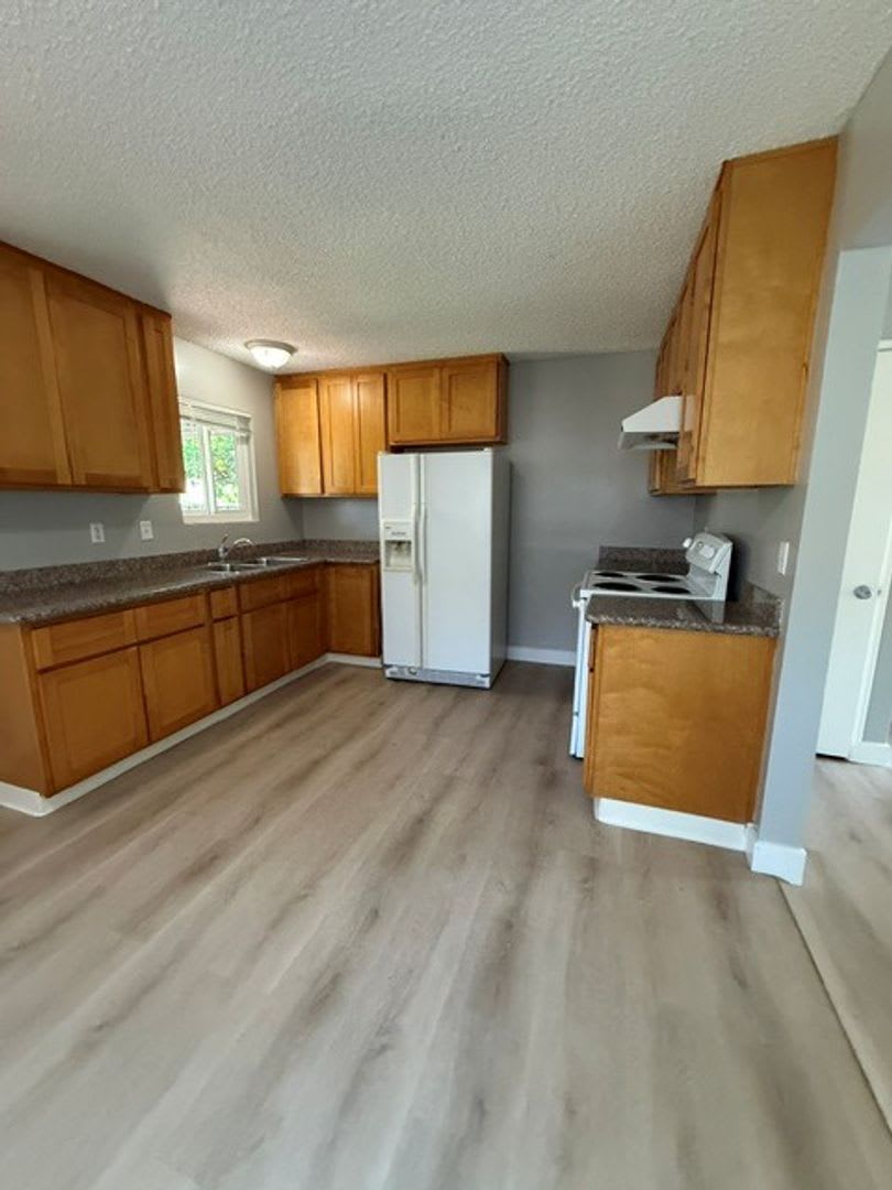 Spacious 3 Bedroom, 2 bath Single Family Home – photo 2
