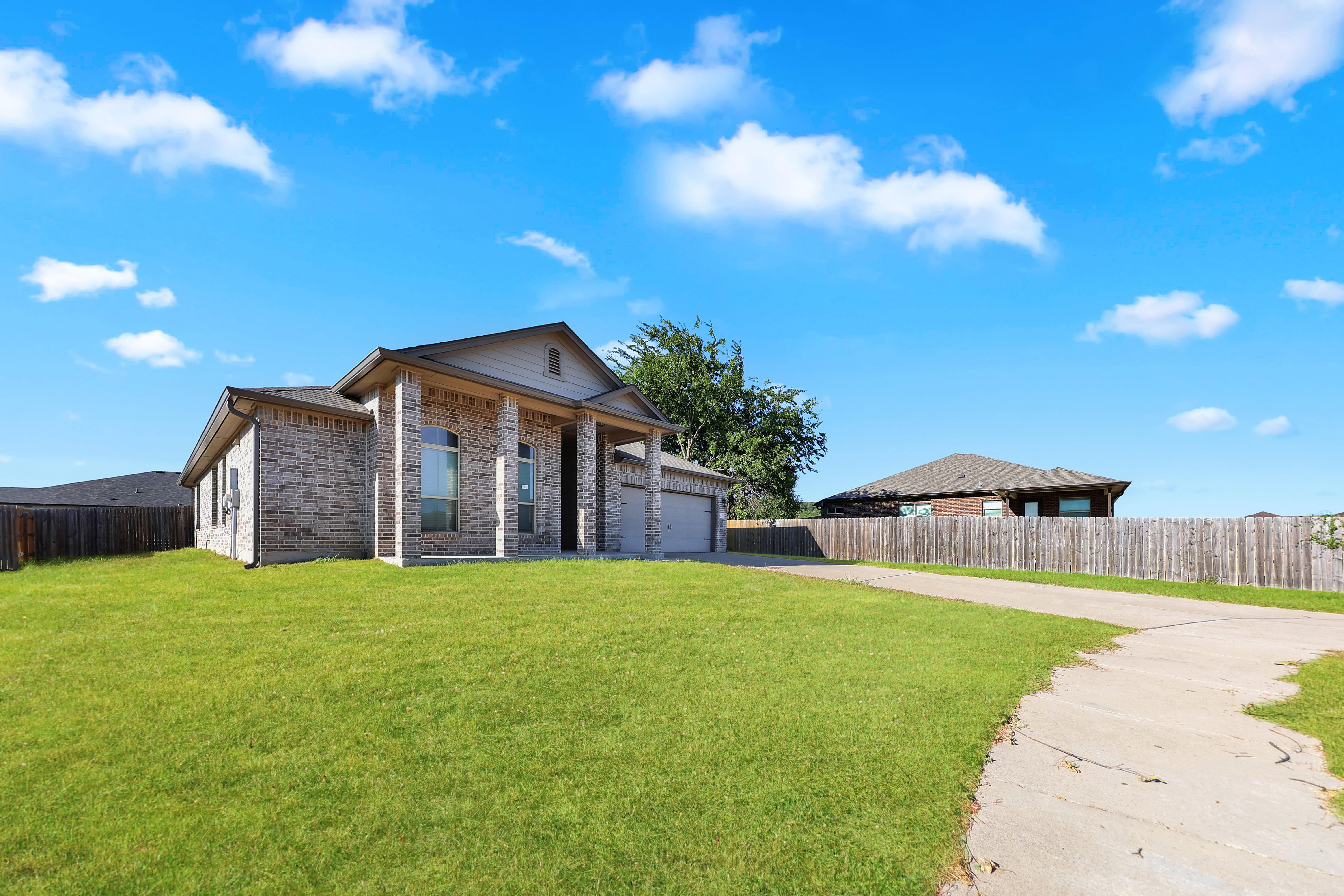 215 Danielle Dr – photo 2