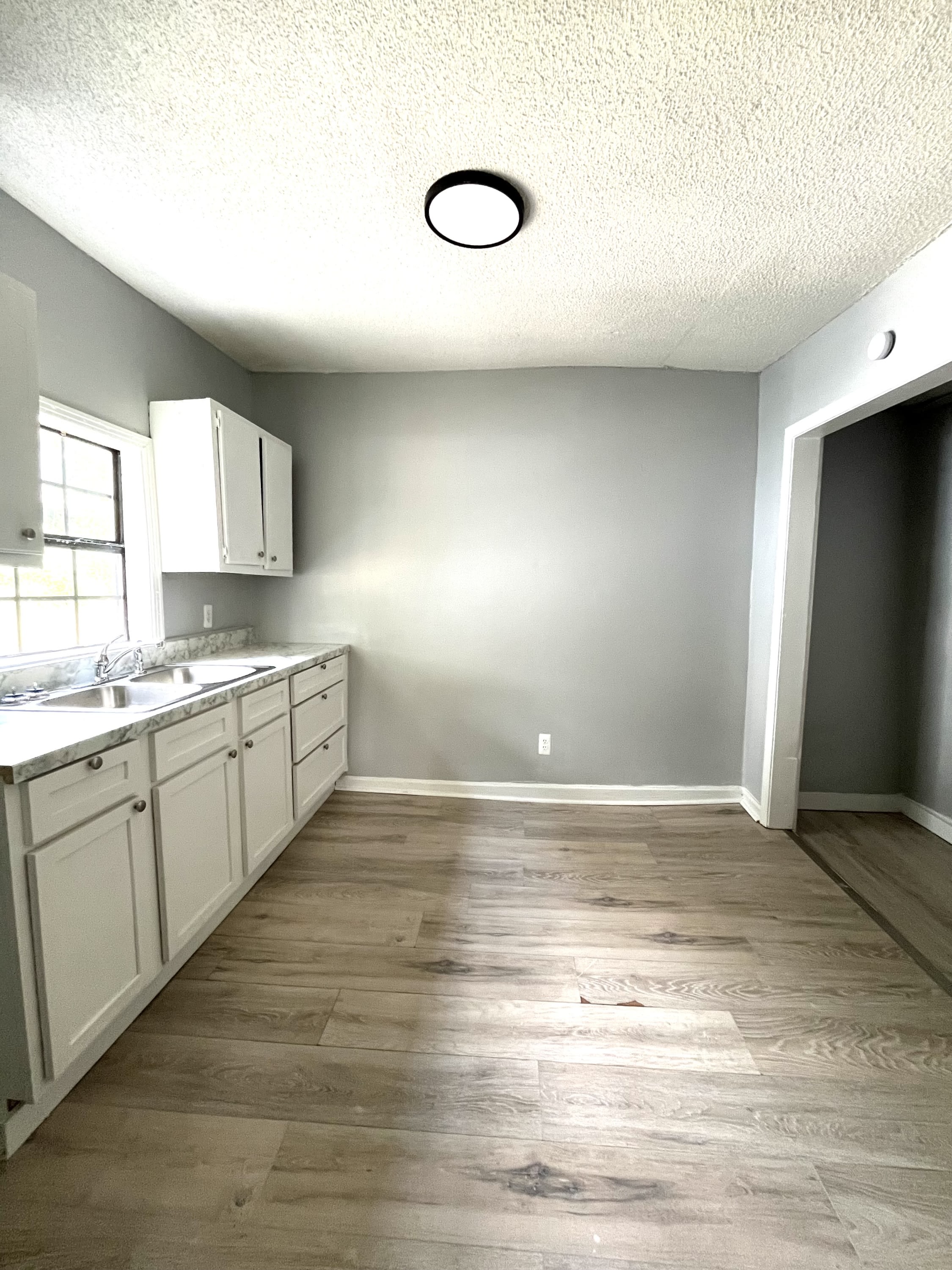 426 Dyer Ave – photo 5