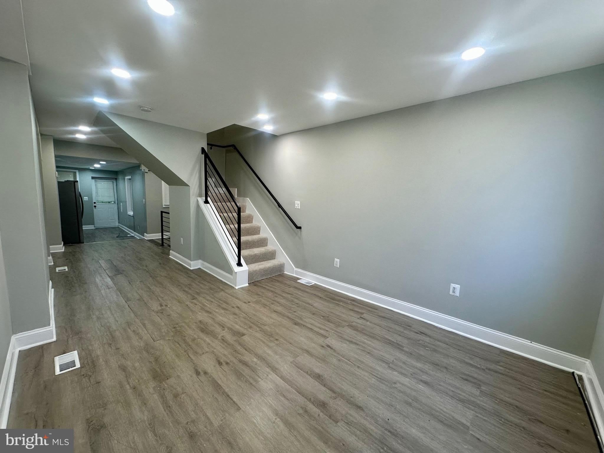 1927 HOLLINS Street – photo 3