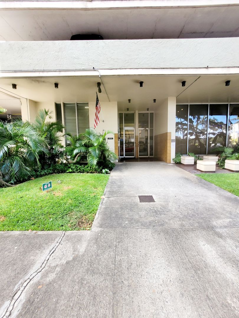Available Updated Studio Location Waikiki Fairway Villa Includes Assigned Parking Space Water Sewer Trash Window A C Secure Access Building On Site Security Pool Sauna Rec Area – photo 4
