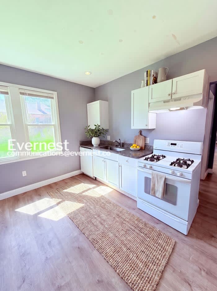1464 Baldwin Street – photo 2