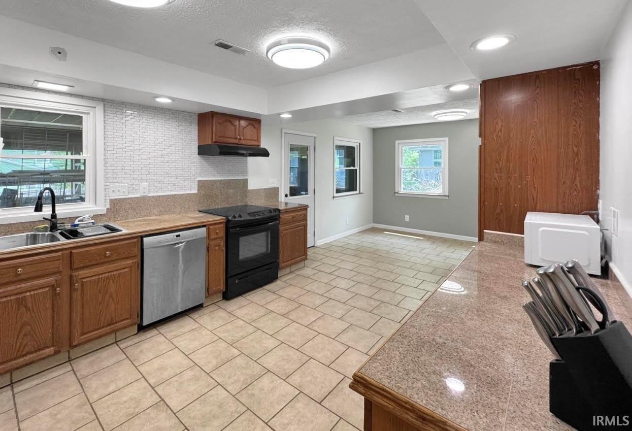 205 S Bryan Avenue – photo 4