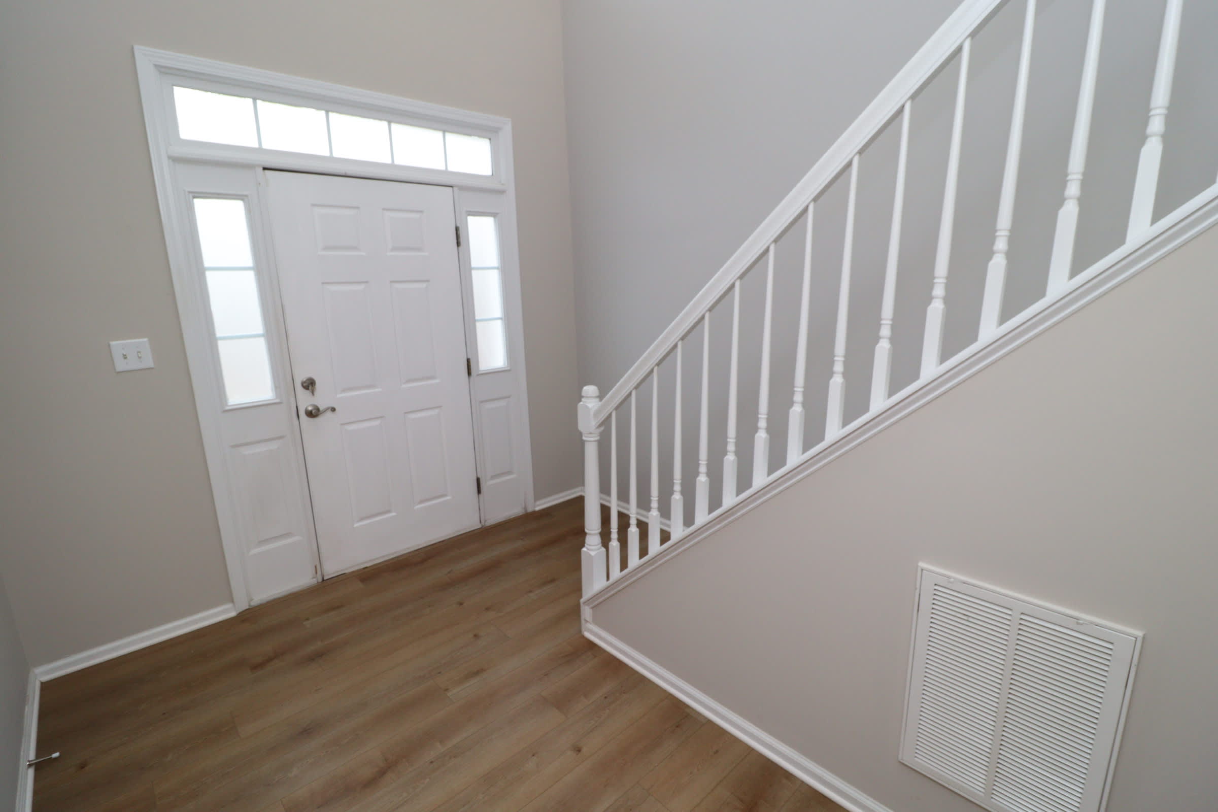 8120 Upper Lake Dr – photo 2