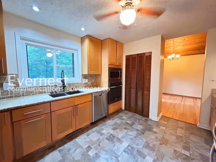 770 Bayliss Drive – photo 4
