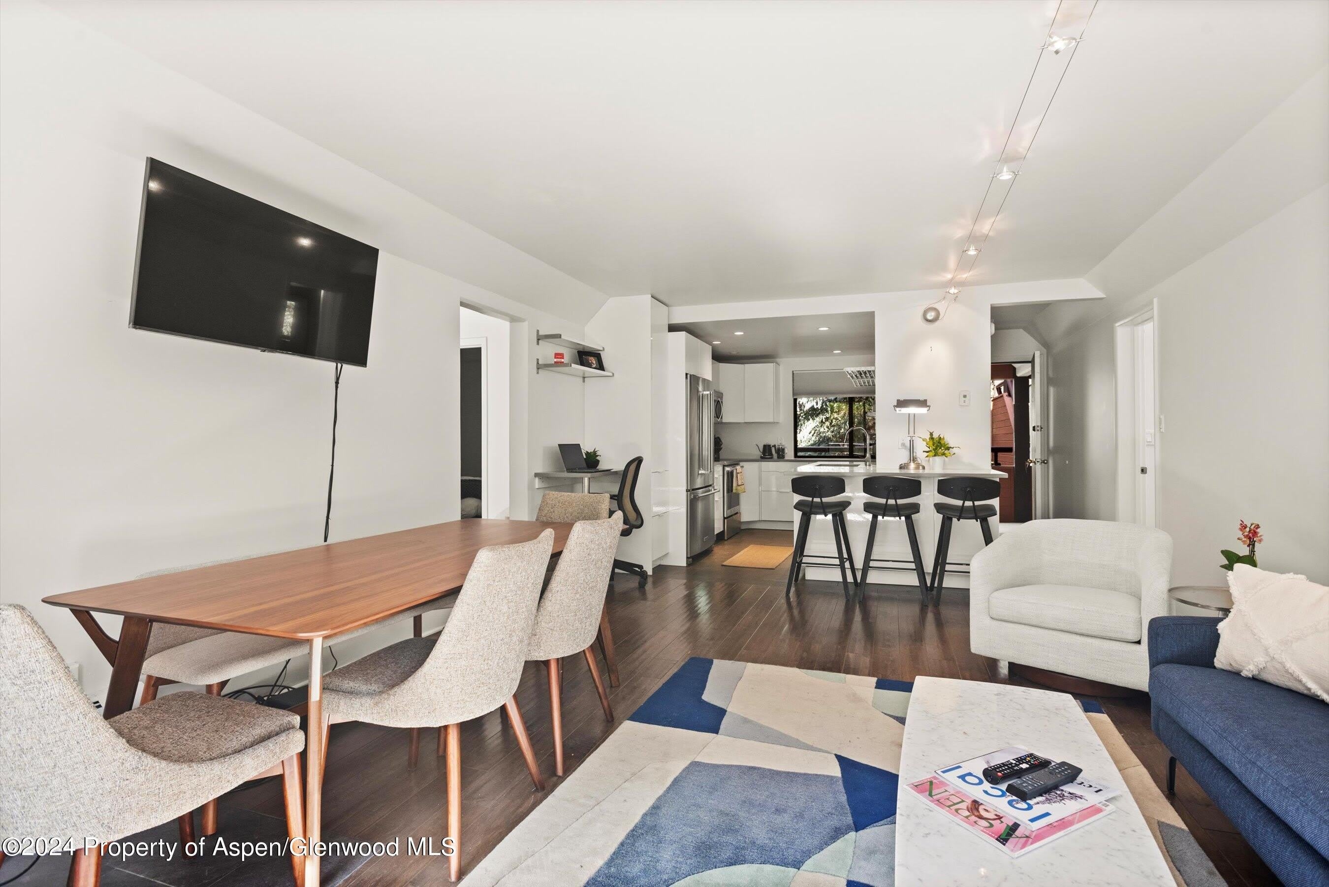 1326 Vine Street – photo 4