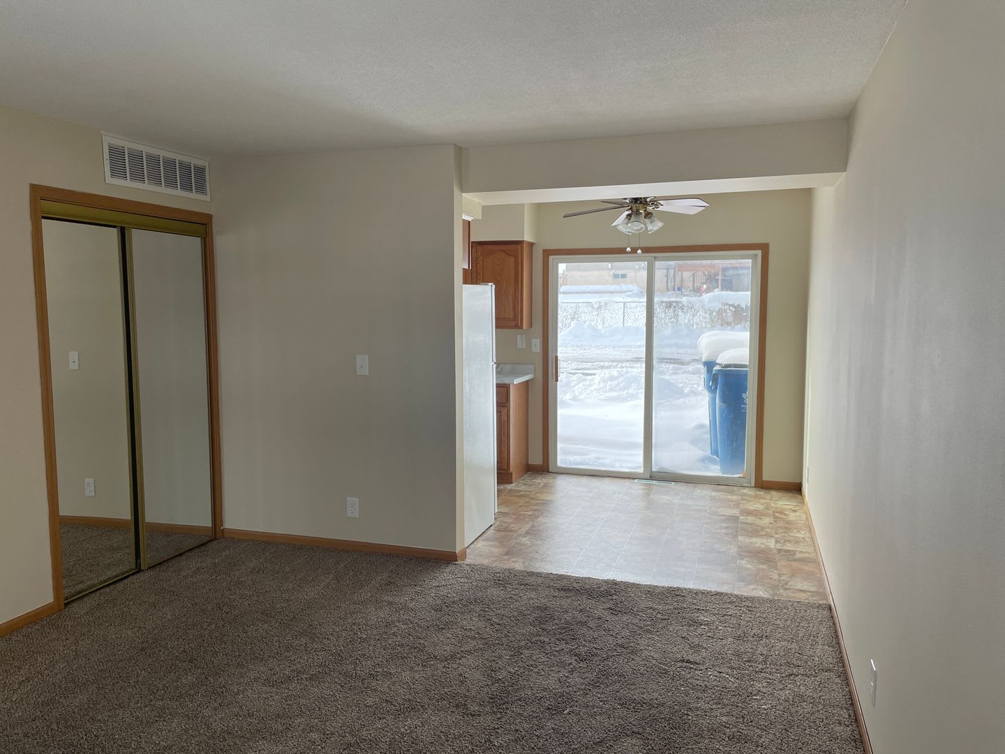 2 Bedroom, 1 Bath Townhouse in LeClaire, IA – photo 4