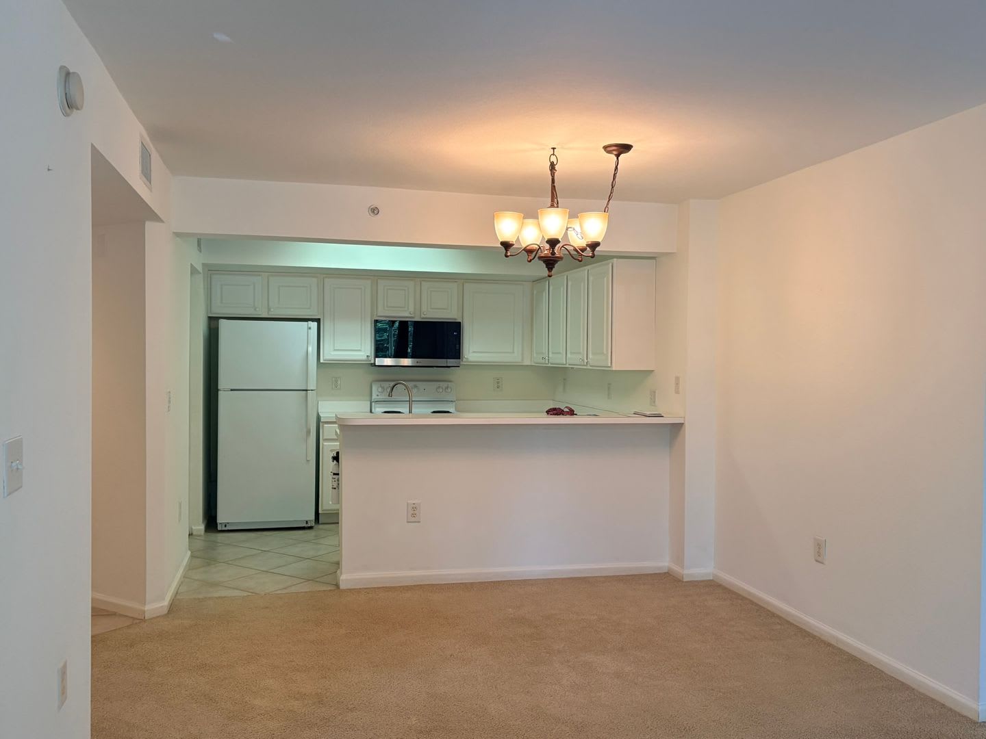 *NOW AVAILABLE* 3/2 Condo in Fort Myers – photo 2
