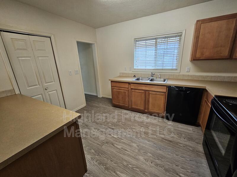1020 NE B St – photo 3