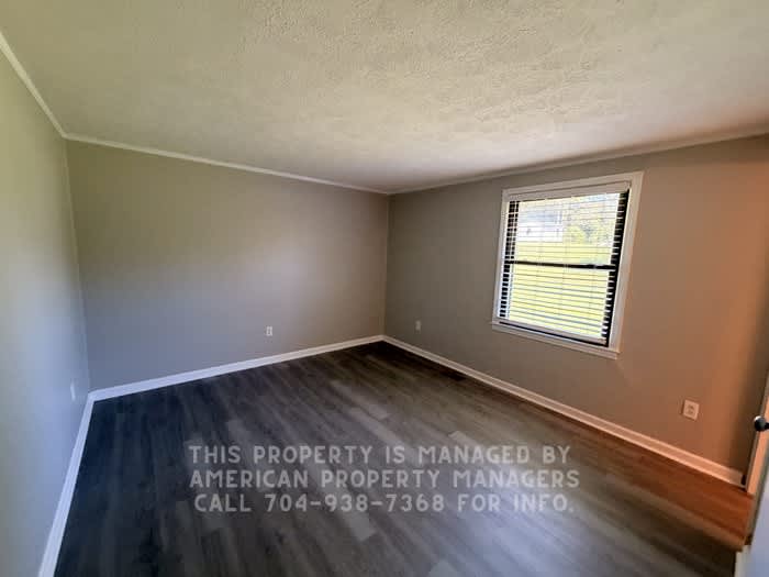 1475 Crowell Street – photo 5