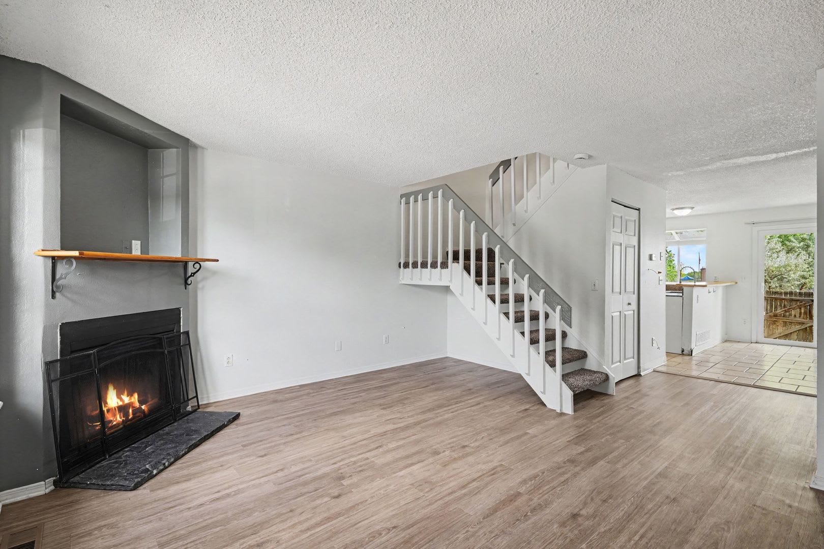 Updated 2 Bedroom, 2 Bathroom Townhome – Move-In Ready! – photo 5