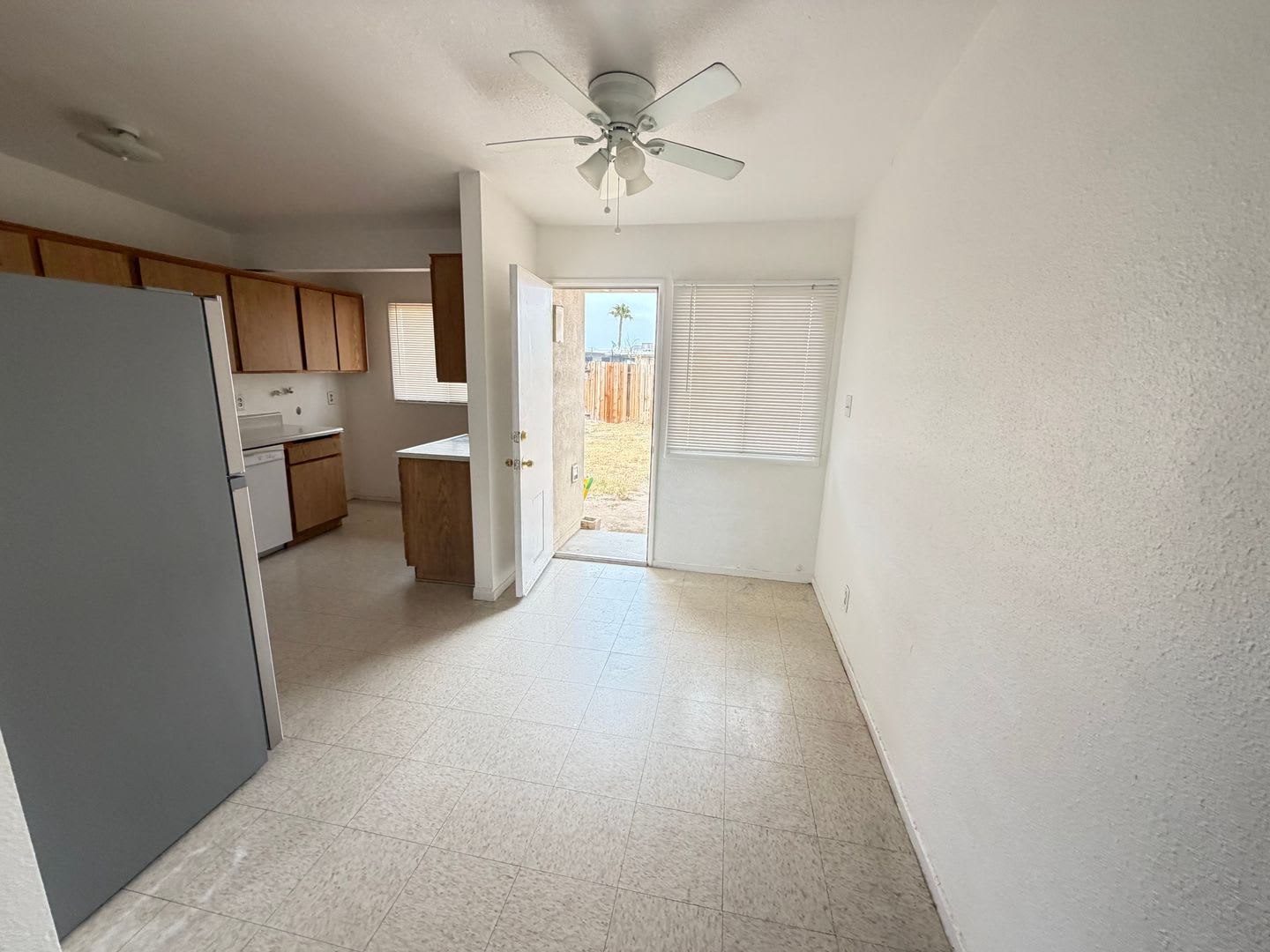 Cozy two bedroom, available for move in now! – photo 4