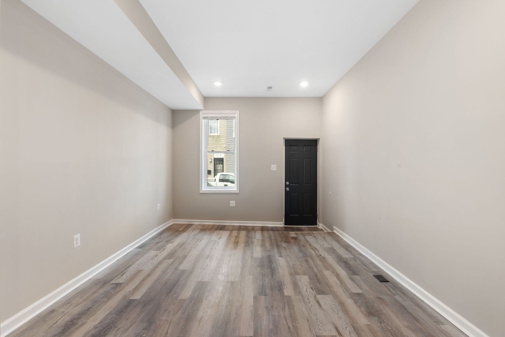 Newly Renovated 2 Bedroom and 1.5 Bath – photo 5