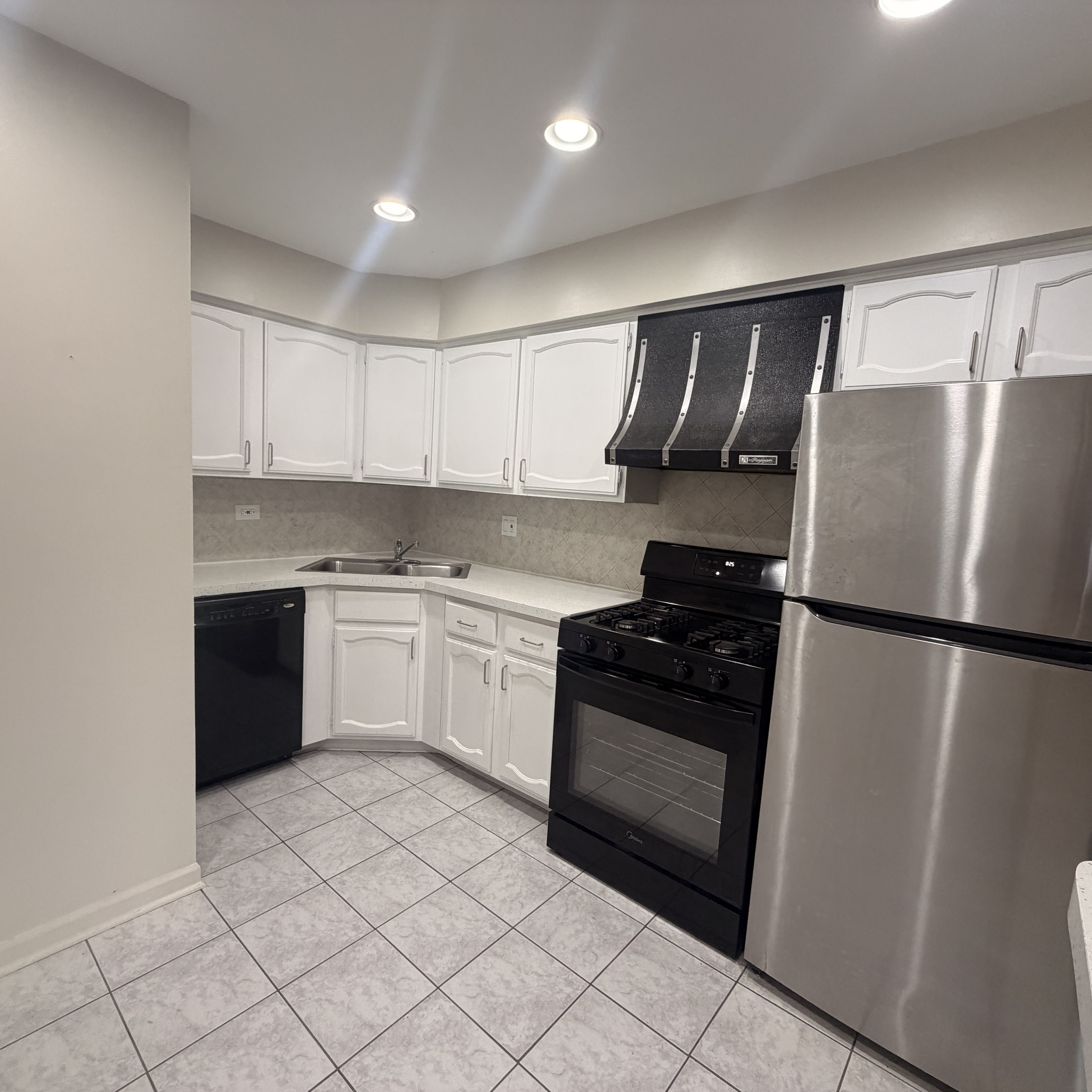 153 North Gregory Street – photo 2