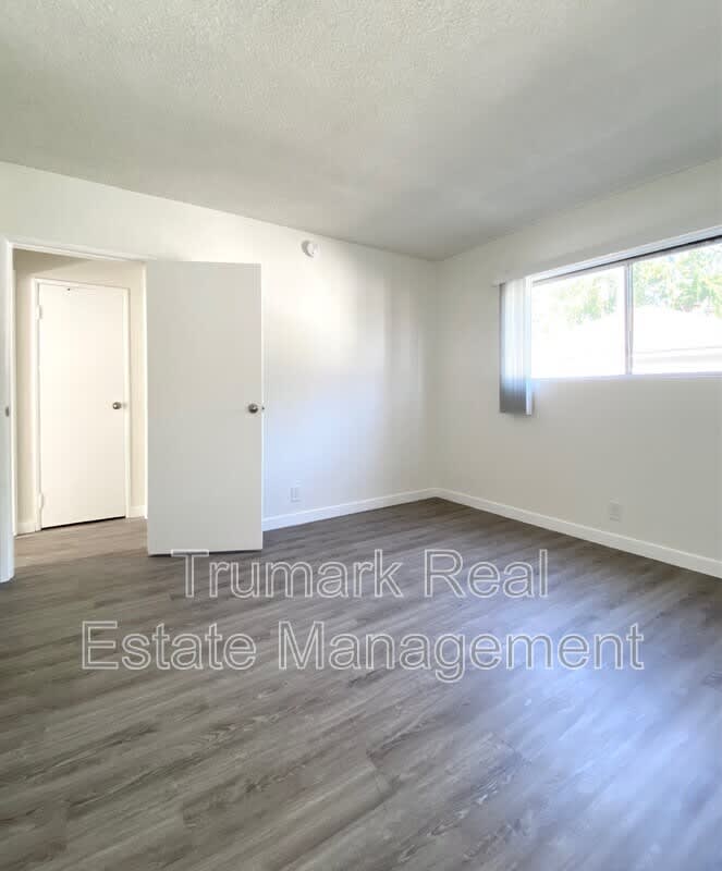 585 E Washington Blvd – photo 5