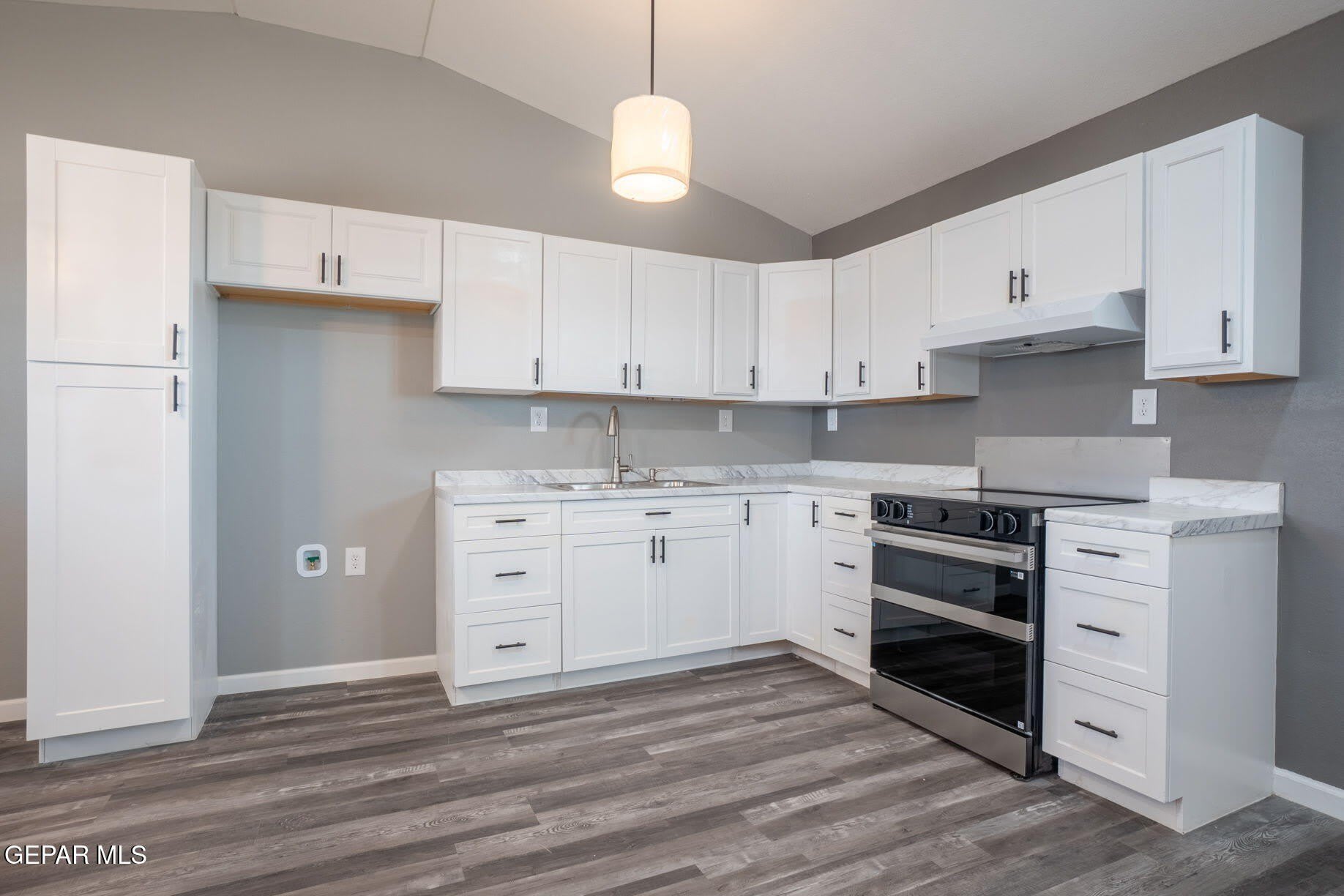 8335 Roseway Drive – photo 5