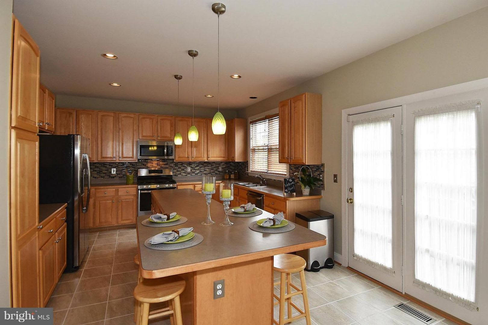 Beautiful Colonial In Sought After Cedar Lakes This Spacious 4 Bedroom 3 5 Bath Home Offers Over 3 000 Finished Square Feet Of Comfortable Living Space – photo 4