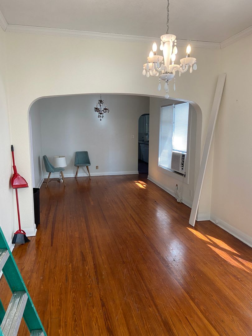 North Hyde Park Three Bedroom Bungalow in Plant High School District – photo 3