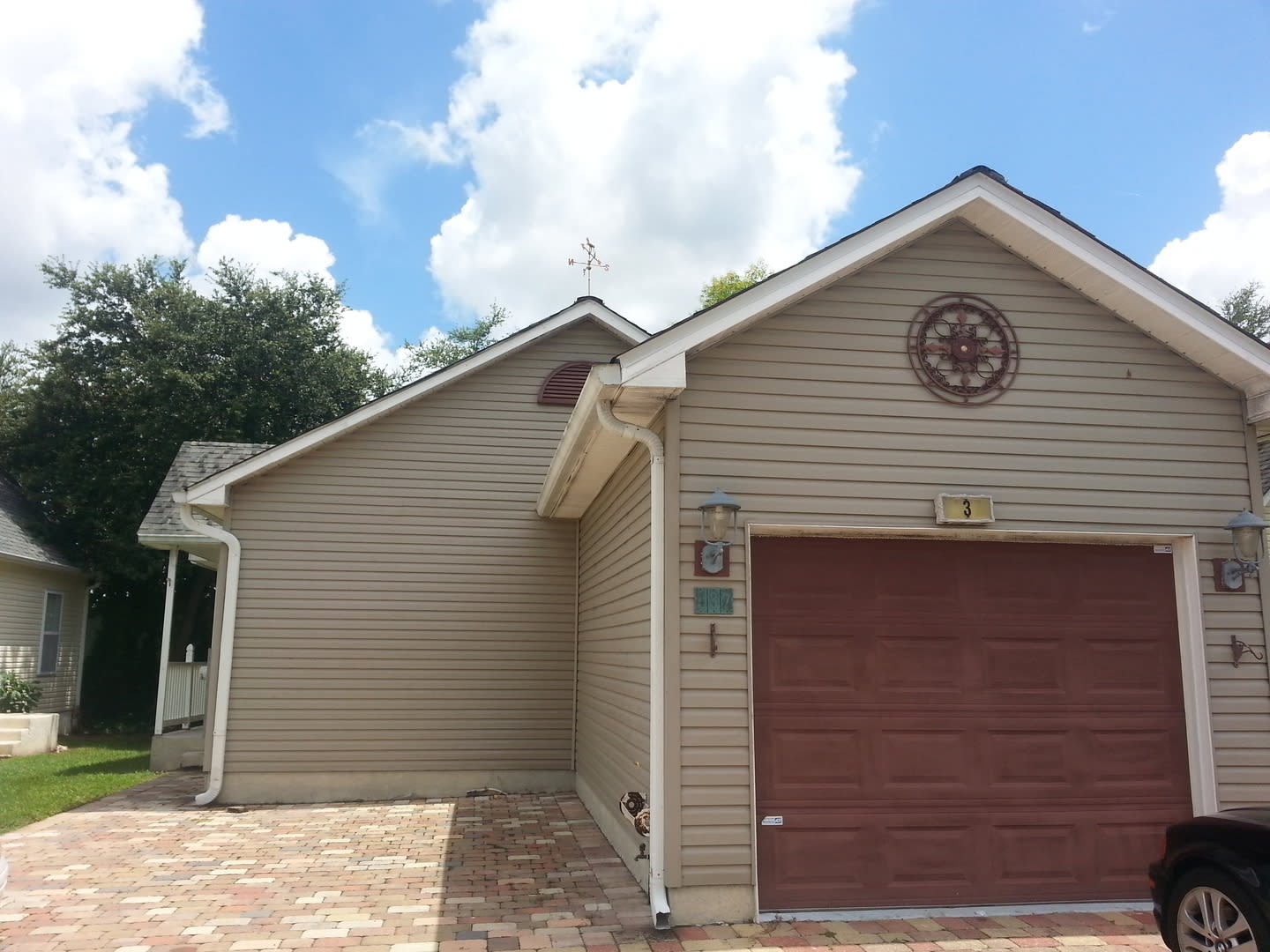 UPDATES COMING SOON ** LEAWOOD LAKES ** 3/2/1 SINGLE FAMILY HOME – photo 2