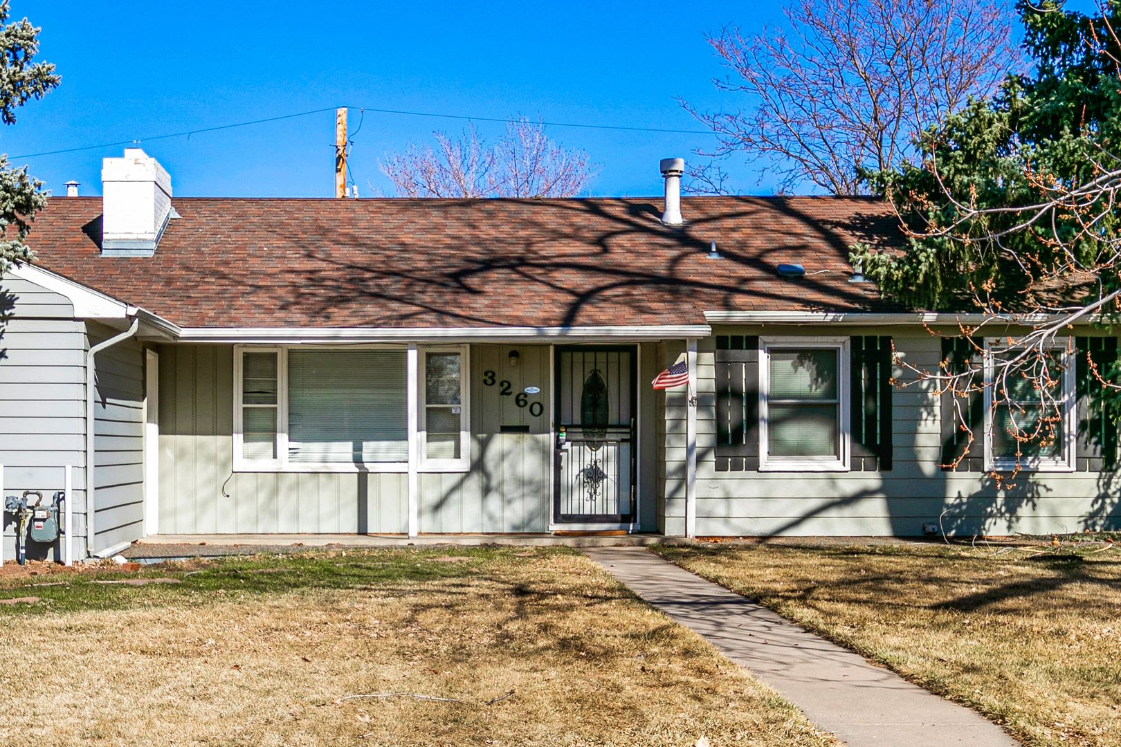 Ranch stye home in University Hills, with garage! – photo 2