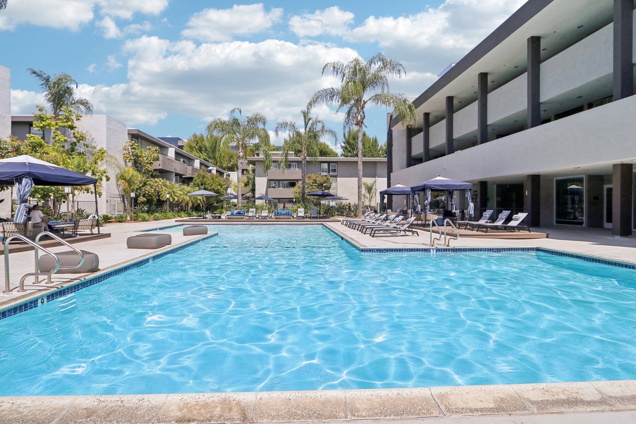 San Regis Apartments – photo 2