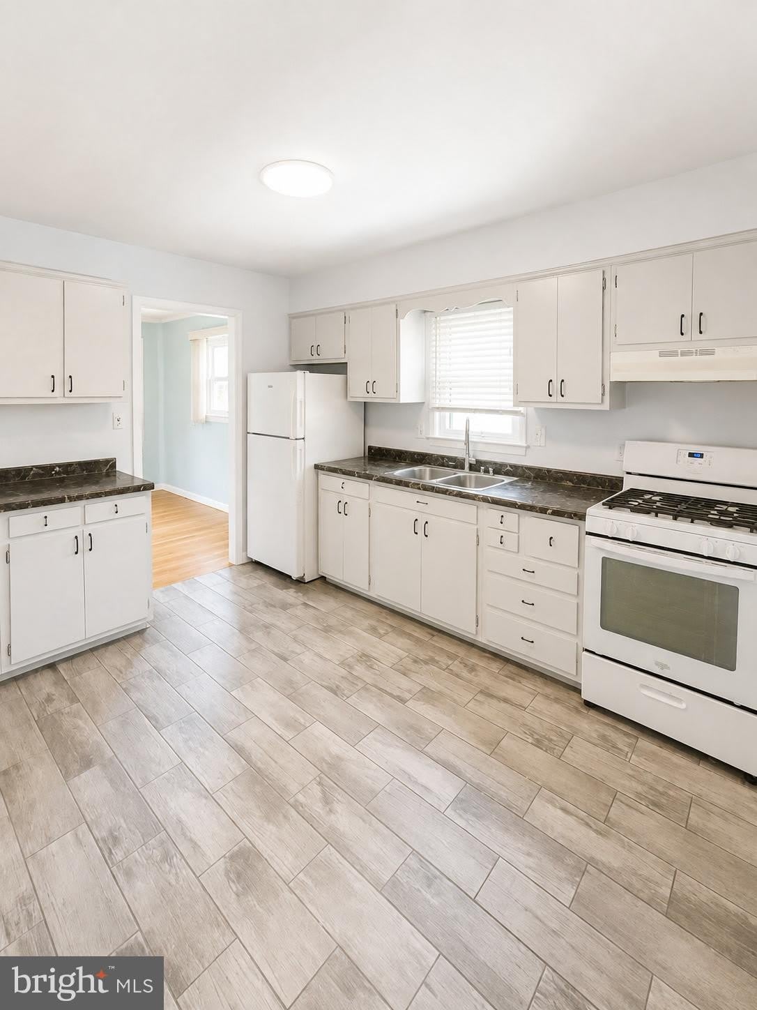 7114 E CEDAR – photo 2