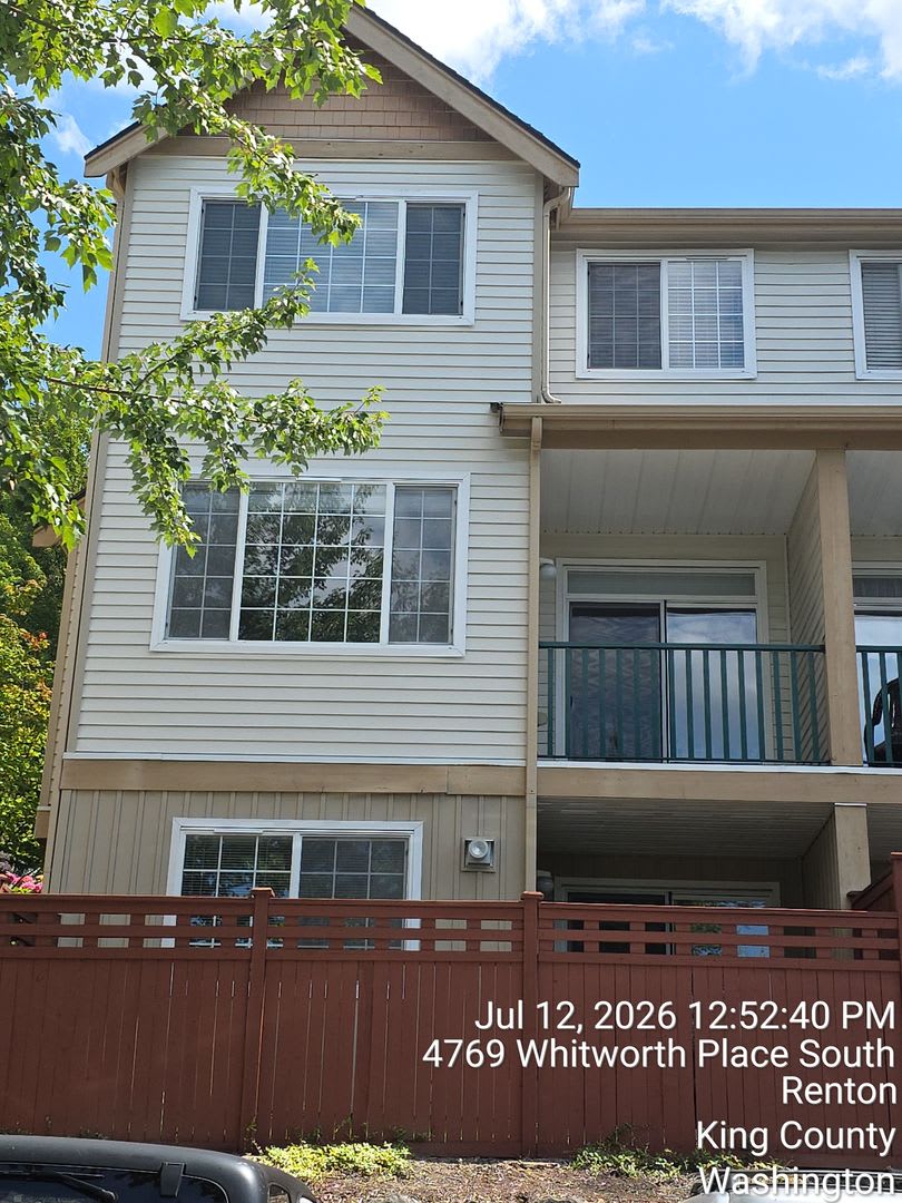 Renton/Talbot area 3 storyTownhome in gated community! 3 bedroom 3.5 bathroom. Available NOW!! – photo 3