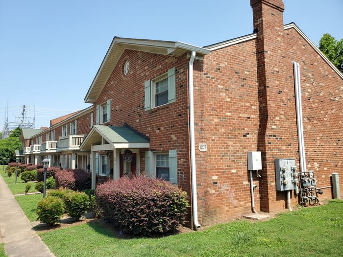 1207 Green Oaks Lane – photo 3