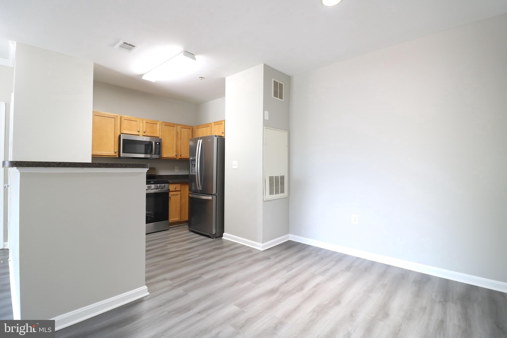 5117-E TRAVIS EDWARD Way – photo 4
