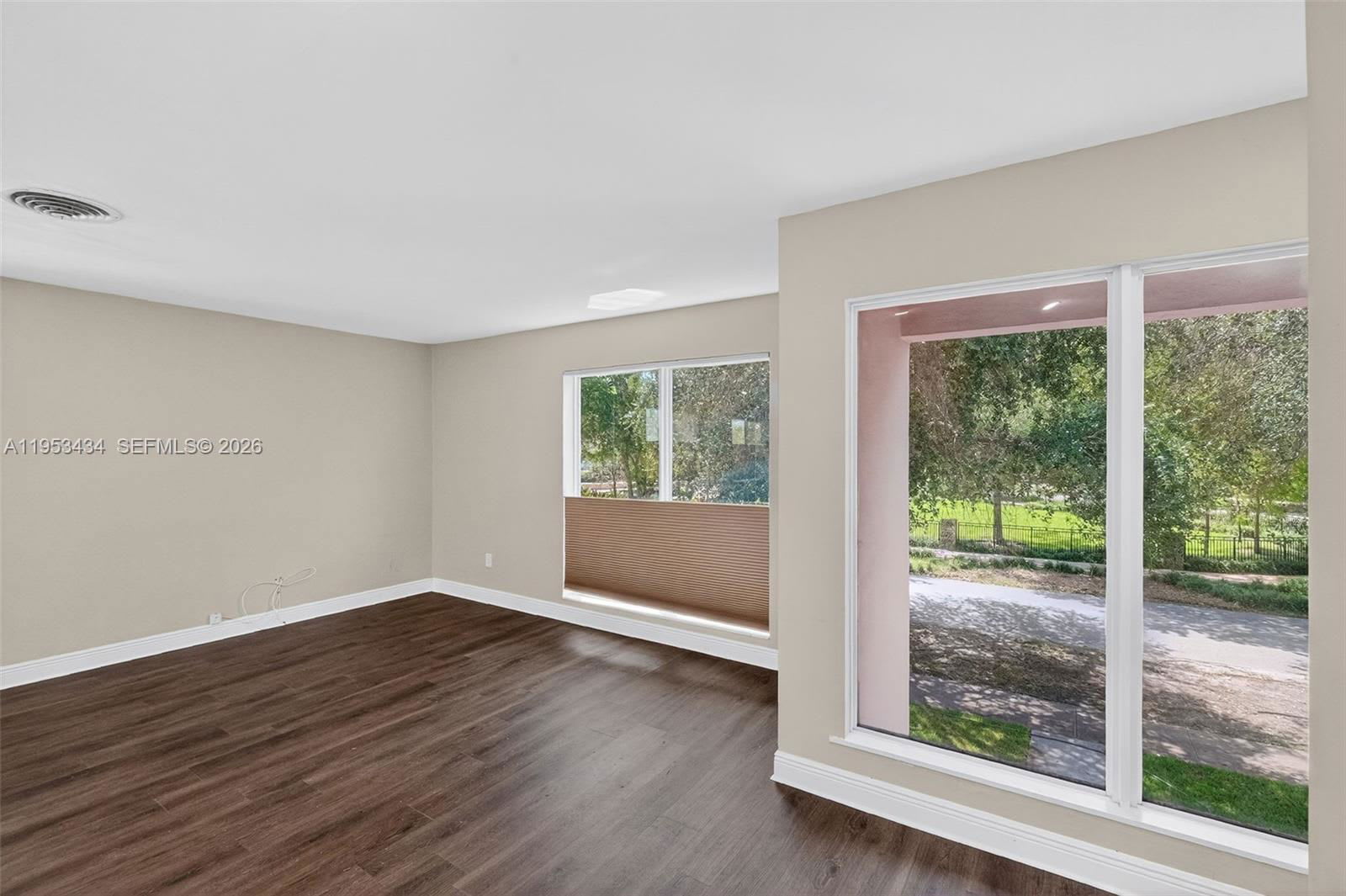 539 Menendez Avenue – photo 4