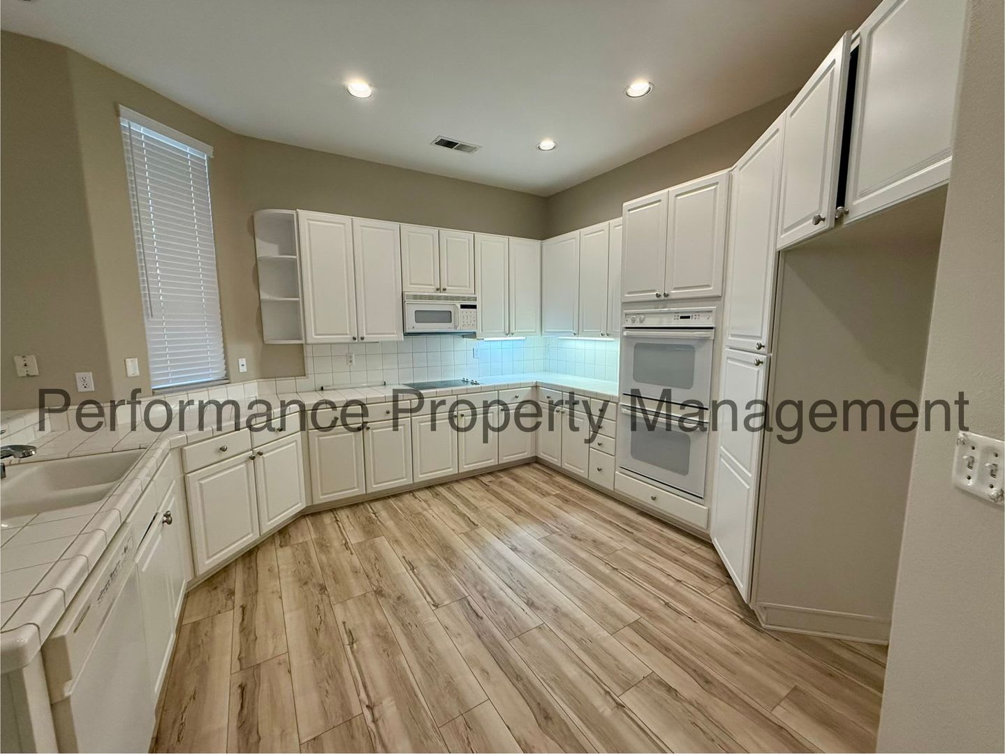 Gated 3 Bed/2 Bath Split Wing SW Bakersfield Home w/ RBP & Deposit Alternative Option – photo 5