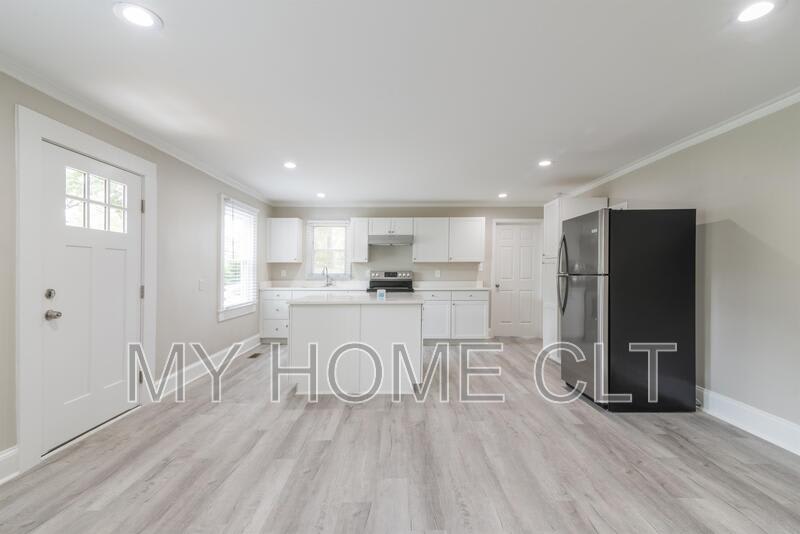 2336 Barry Street A – photo 2