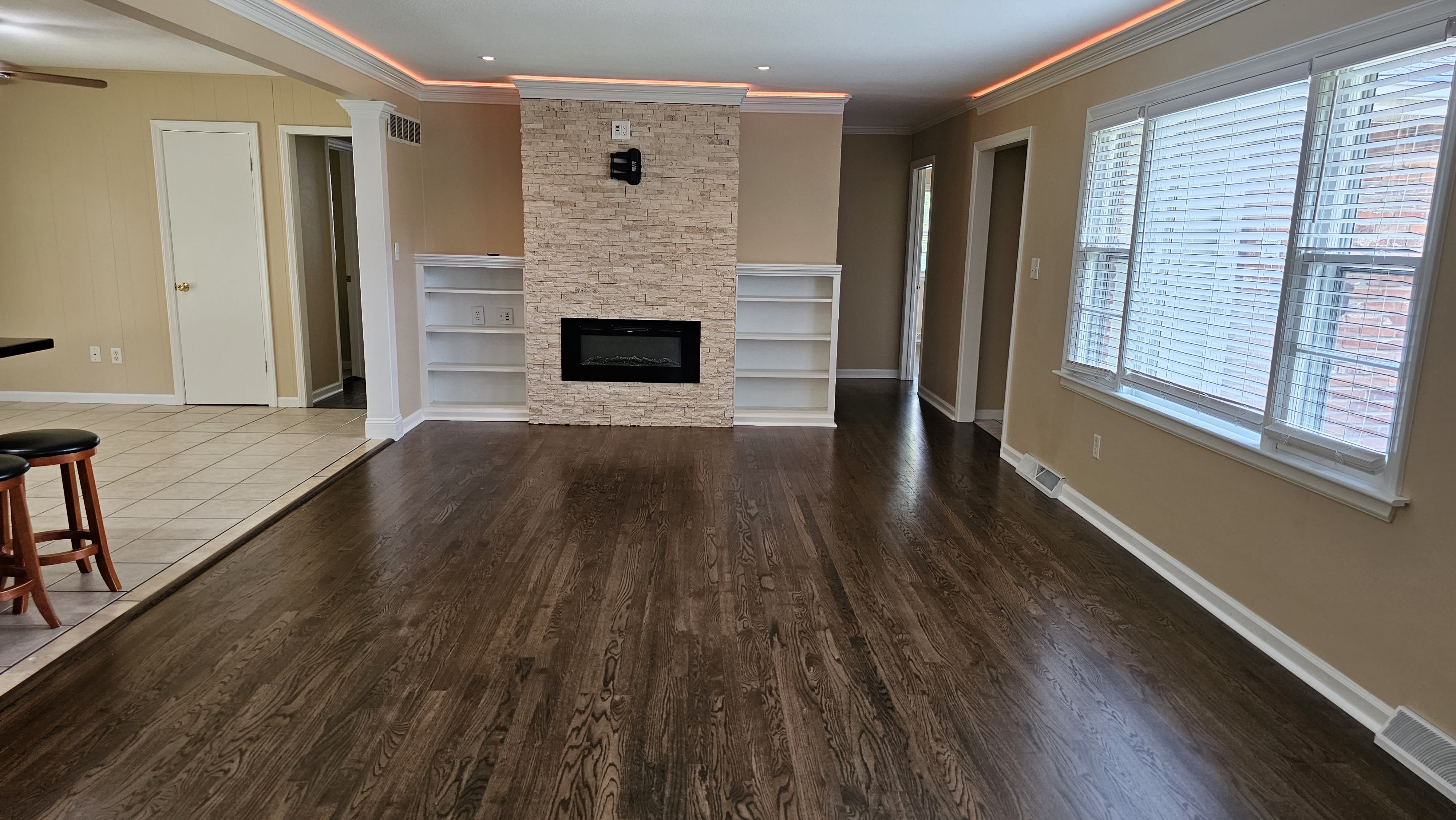 5830 Perry Lane – photo 2