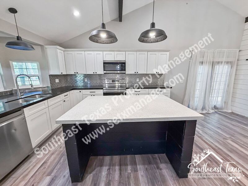 990 Springdale Street – photo 5