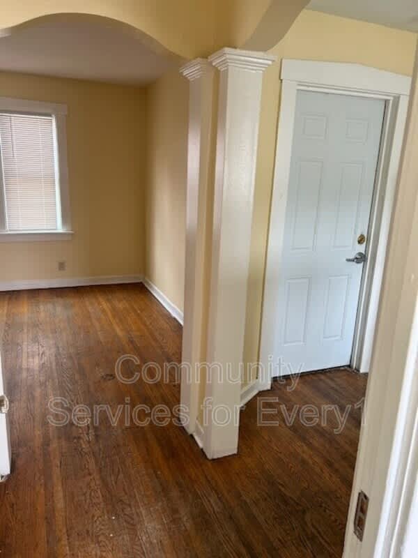 247 Roesch Ave – photo 4