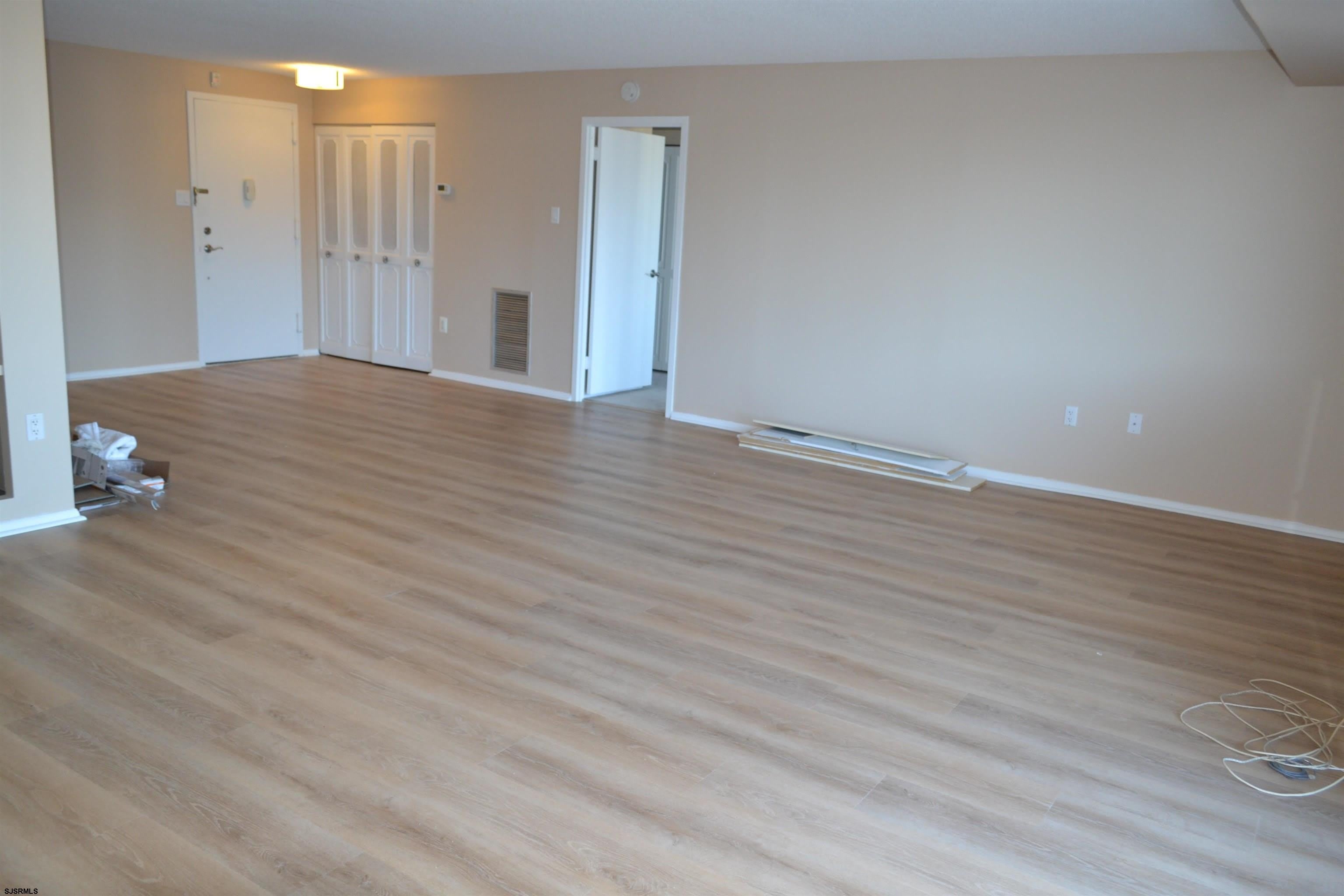100 S Berkley Square – photo 3