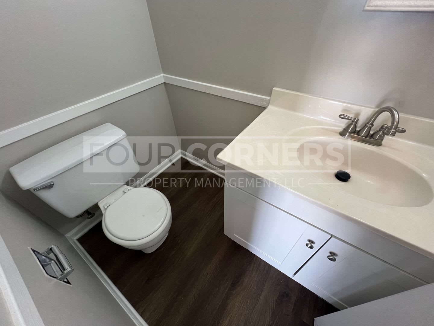Spacious 2 Bedroom 1.5 Bath Townhome – photo 4