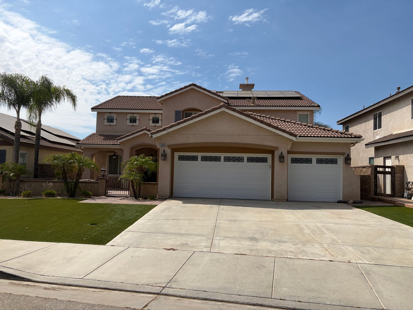 LARGE BEAUTIFUL HOME WITH VIEWS IN MENIFEE!! – photo 1