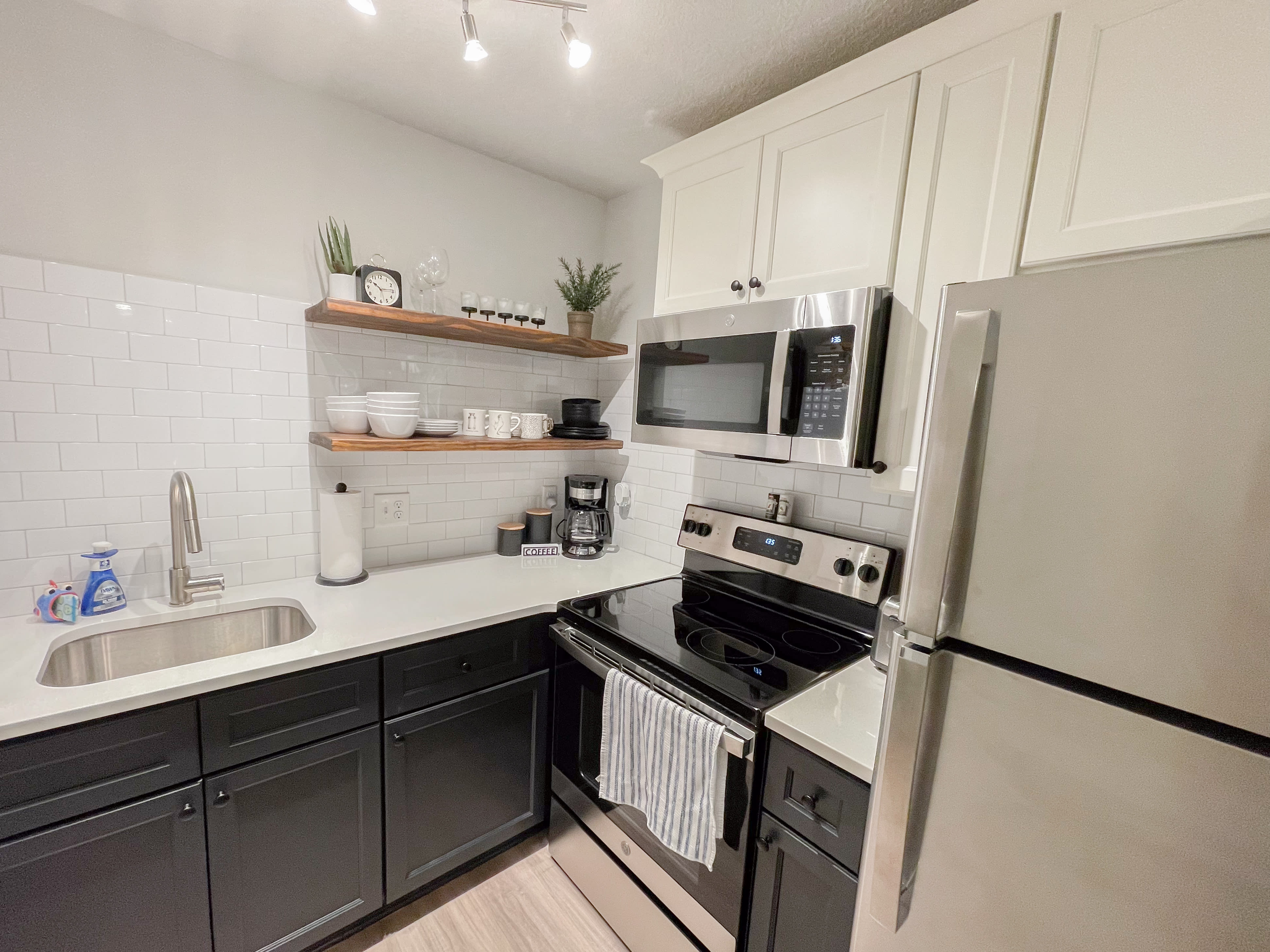 704 Yegua St – photo 2